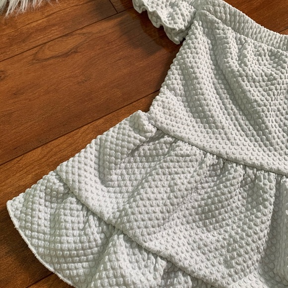 Urban Outfitters Off-Shoulder Ruffled Crop Top-Med - Picture 4 of 9